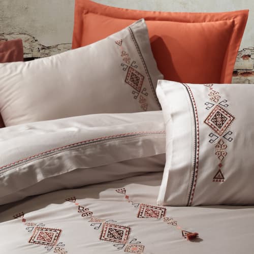 Komplet pościeli 200x220 haftowanej z satyny Tilbe Bej boho