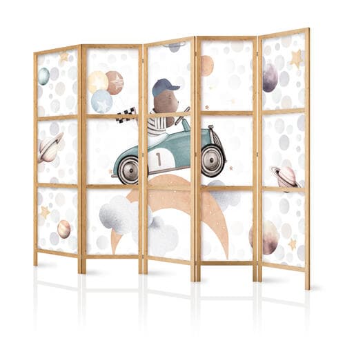 Japanischer Paravent Galaktyczne zawody - Miś biorący udział w wyścigach samochodowych pośród planet - chmur i gwiazd w pastelowej kolorystyce 225×172 cm, japanisch