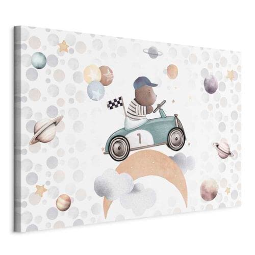 Canvas print Galaktyczne zawody - Miś biorący udział w wyścigach samochodowych pośród planet chmur i gwiazd w pastelowej kolorystyce 30×20 cm, Italian canvas
