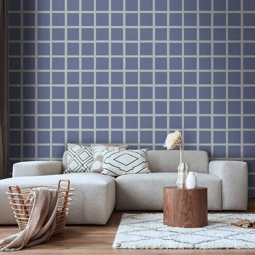 Tapeta Linie i symetria - ekspresyjna biała krata na niebieskim tle 49×1000 cm, materiał samoprzylepny