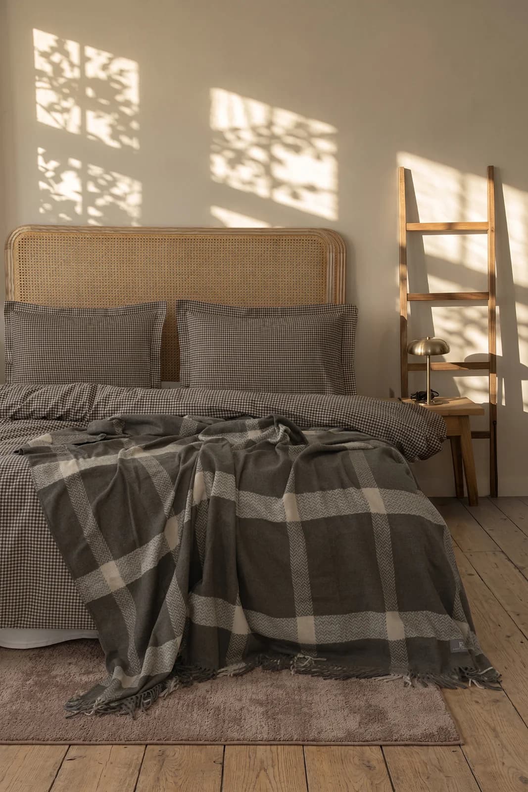 Komplet pościeli z kocem 200x220 ALURA BROWN – kratka, 5 elementów