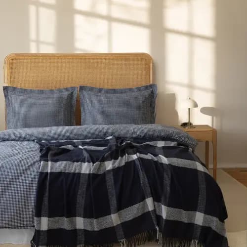 Komplet pościeli z kocem 200x220 ALURA NAVY BLUE – kratka, 5 elementów
