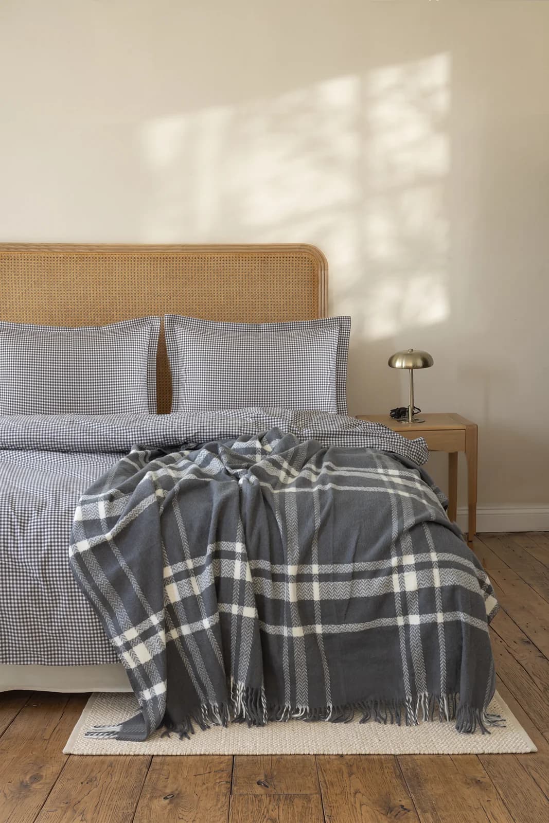 Komplet pościeli z kocem 200x220 BAVORI GREY – kratka, 5 elementów