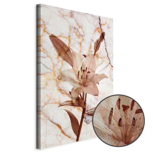 Canvas print Kwiat elegancji - delikatna lilia na tle marmuru w sepii 20×30 cm, standard canvas