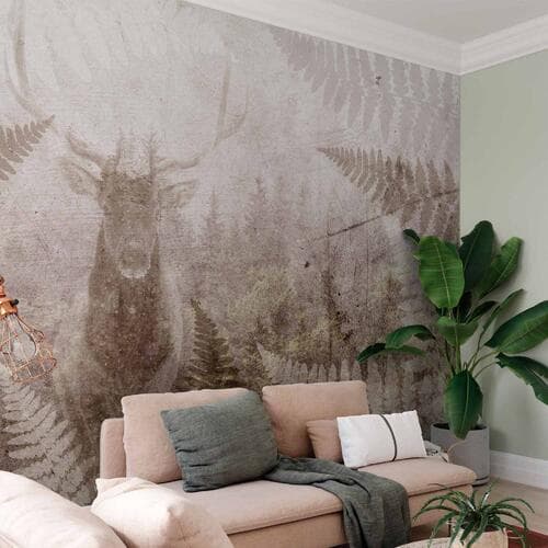 Fototapeta Leśny motyw - jeleń z porożem wśród liści paproci na betonowym deseniu 100×70 cm, flizelina standard
