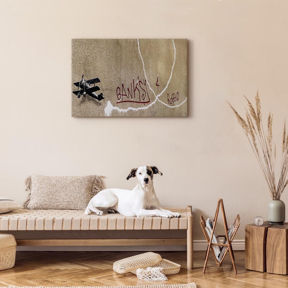Obraz na płótnie Samolot Banksy - graffiti czerwone napisy na tle muralu 30×20 cm, płótno standard