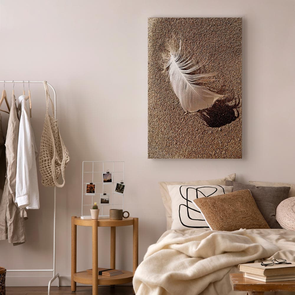 Leinwandbild Pióro na piasku 20×30 cm, Standardleinwand
