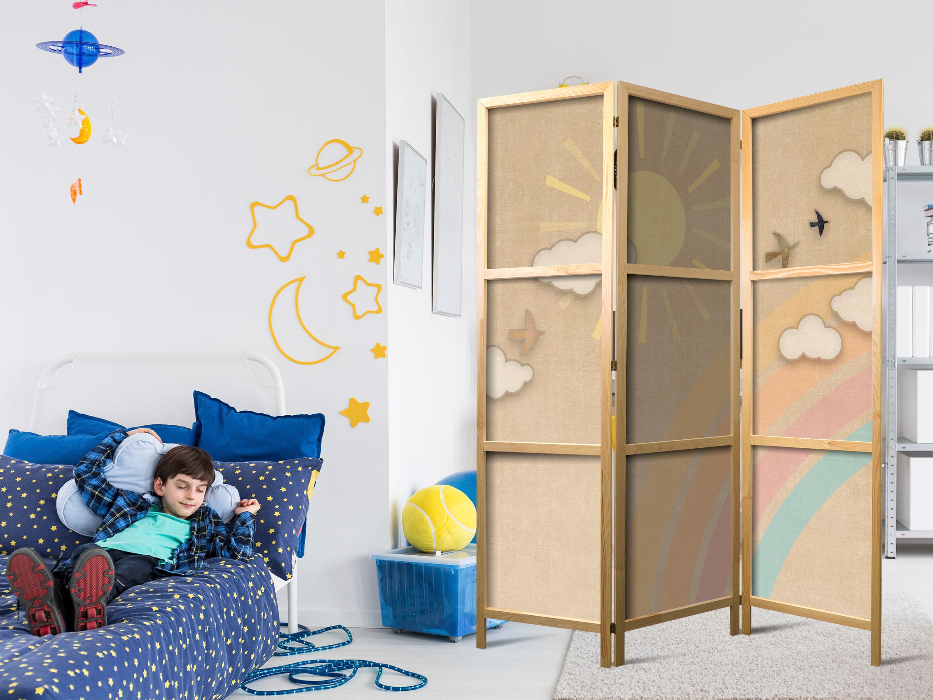 Parawan japoński Wakacyjne niebo - tęcza w słoneczny dzień i odlatujące ptaszki 135×172 cm, japoński