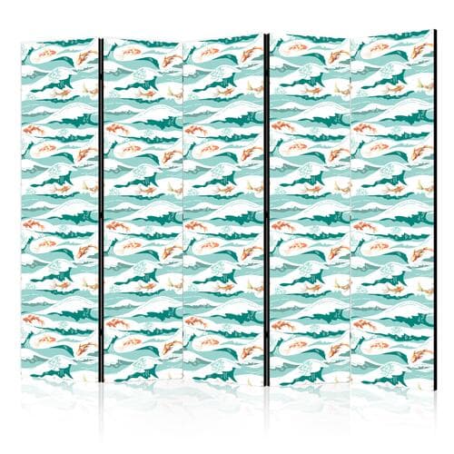 Parawan Ryby wyskakujące ponad fale - Orientalne ryby i lilie wodne wśród wysokich fal w barwach morskiej zieleni 225×172 cm, akustyczny