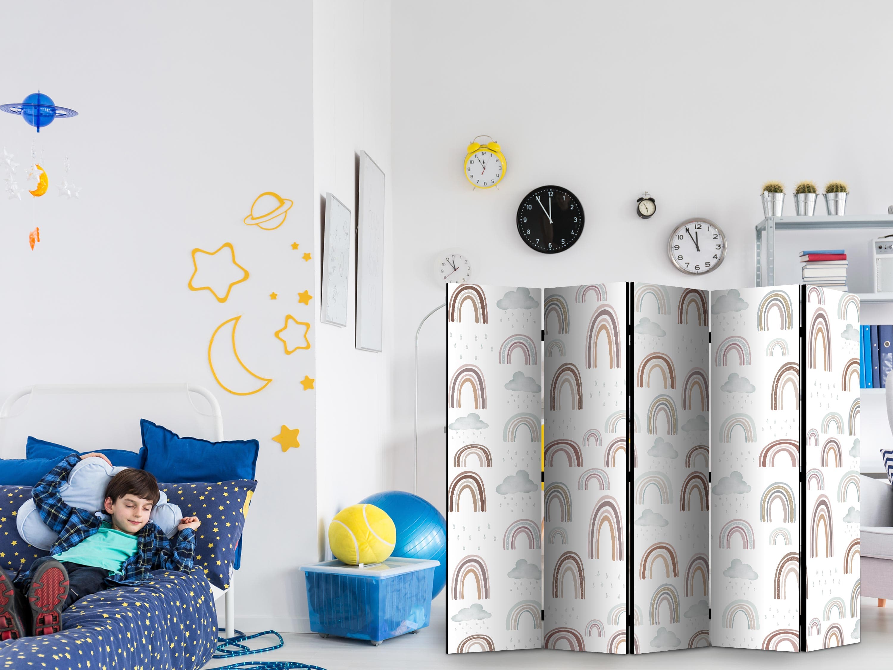 Paravent Tęcze i chmury - Tęcze rozmaitych wielkości w stonowanej kolorystyce pośród deszczowych chmur w odcieniu blado-niebieskim 225×172 cm, akustisch
