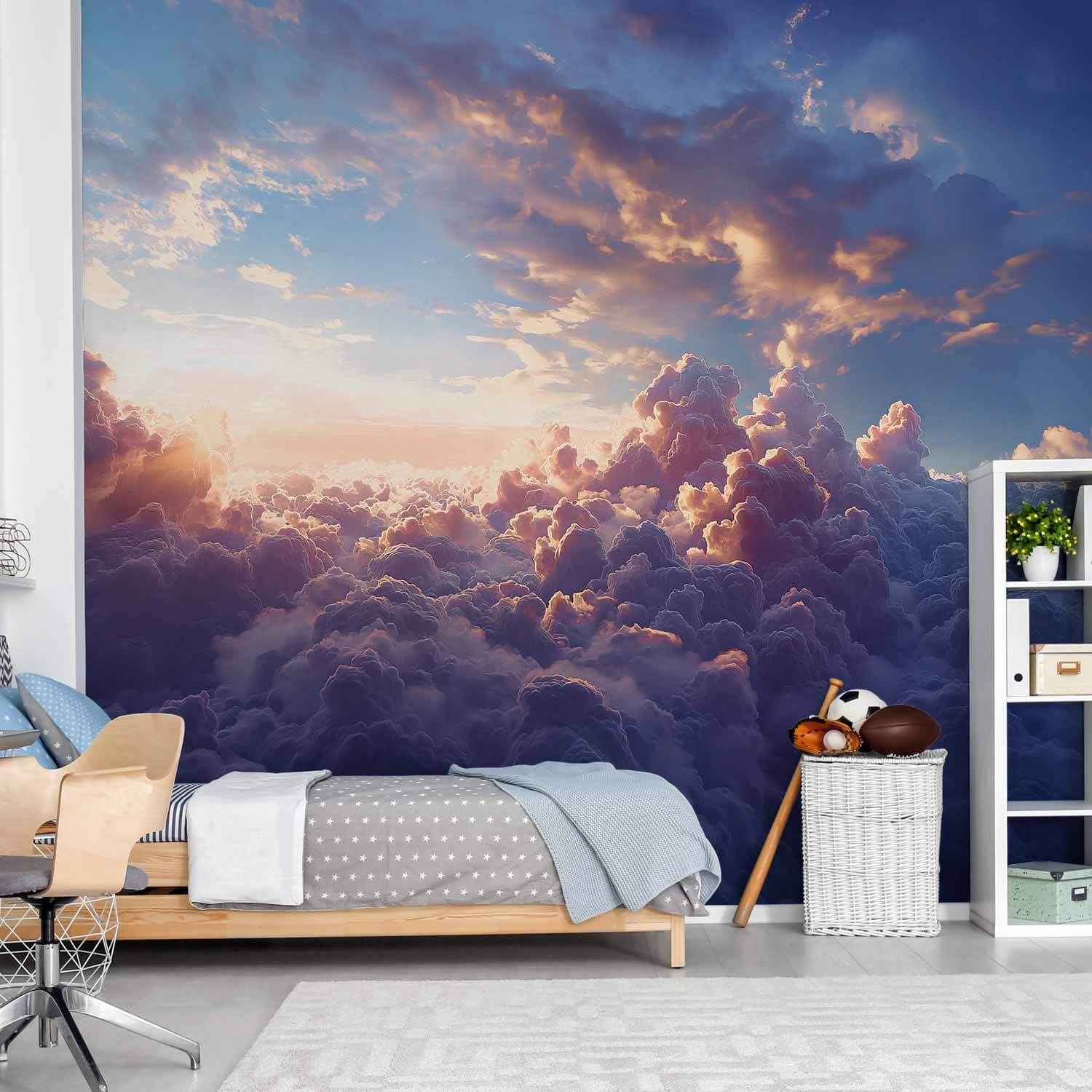 Fototapeta Słońce w ukryciu: złote oblicze nieba nad chmurnym morzem 150×105 cm, materiał wodoodporny