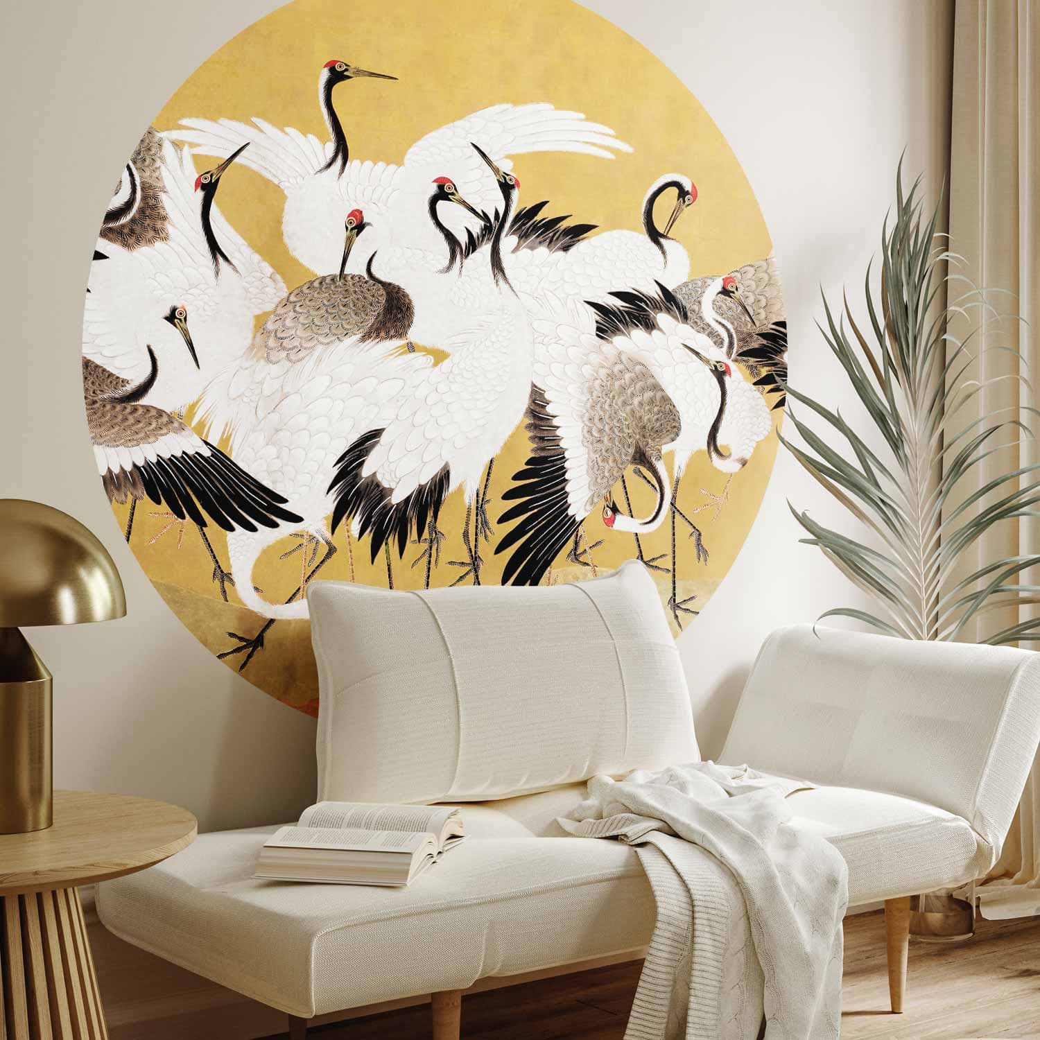 Round wall mural Japońskie żurawie - stado ptaków na tle w odcieniu złota na podstawie obrazu Ishida Yūtei 180×180 cm, self-adhesive material