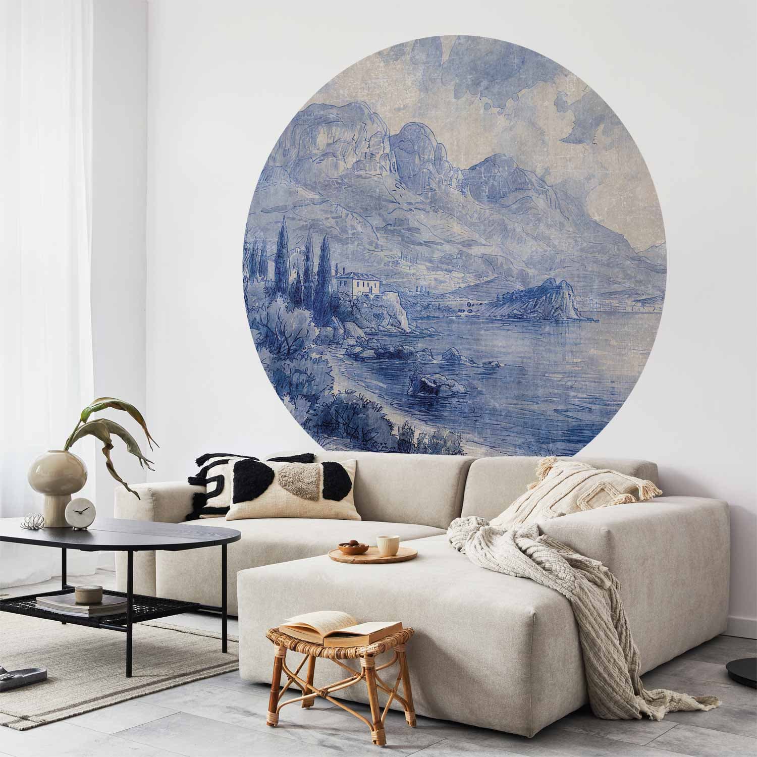 Fototapeta okrągła Niebieska zatoka - włoski krajobraz jeziora Como malowany niebieskim tuszem 140×140 cm, materiał samoprzylepny